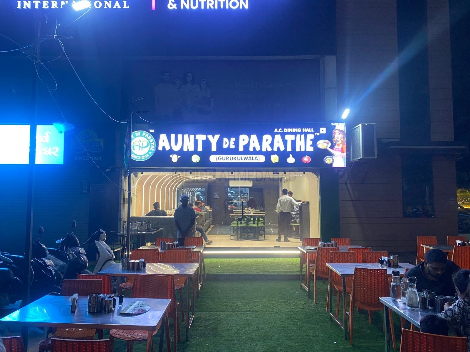 Aunty De Parathe (Gurukulwala) in Vastrapur
