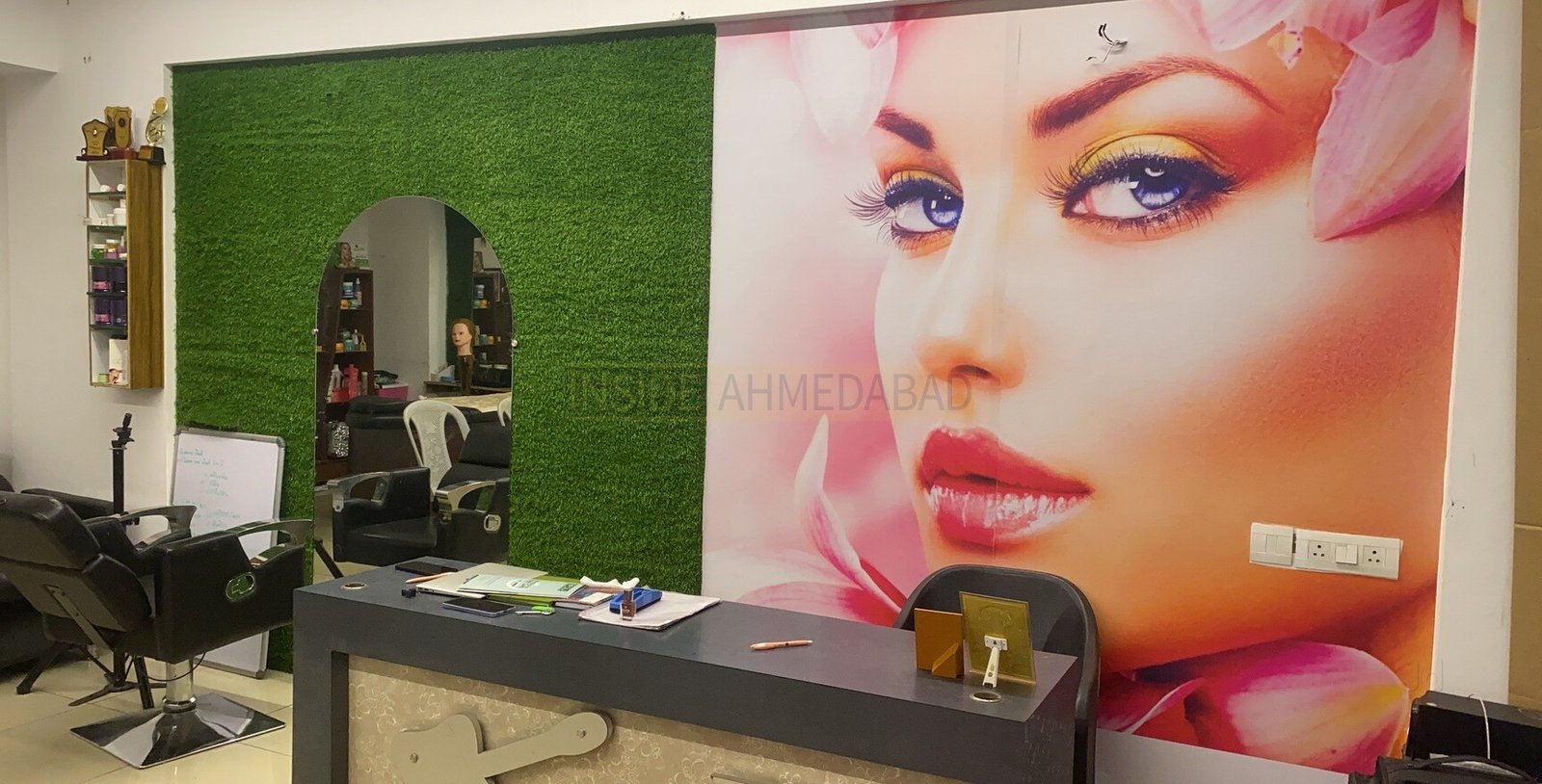 Avni Beauty Salon Care and Classes in Gota in Gota