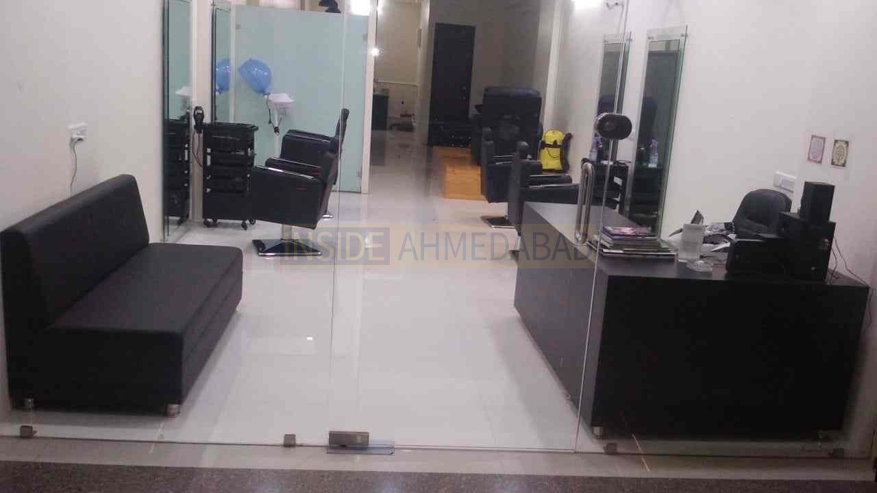 Blush & Blow in Thaltej in Thaltej
