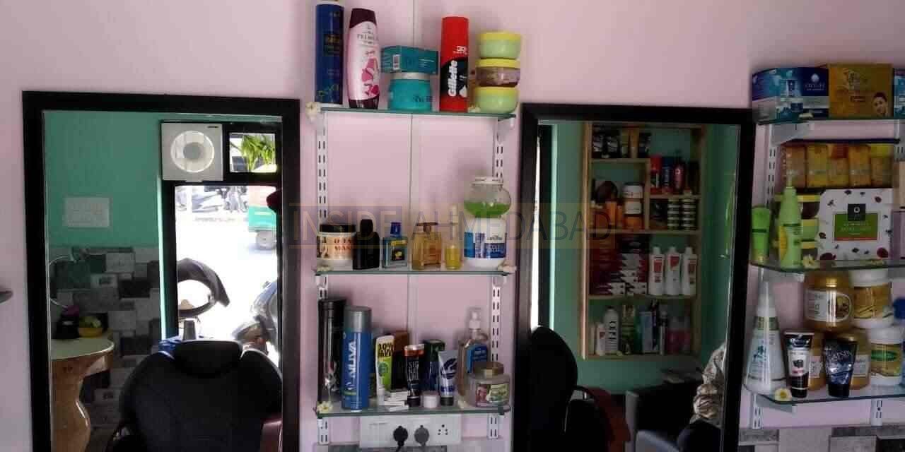Collegian Unisex Saloon in Isanpur in Isanpur