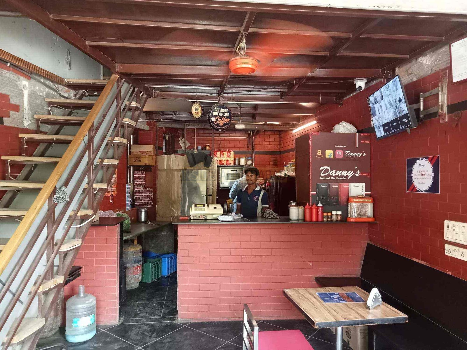 Dannys Coffee Bar & Jashuben Shah Old Pizza in Navrangpura
