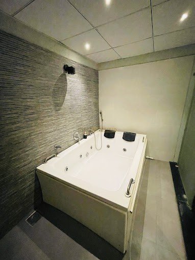 Eleven Spa in Thaltej