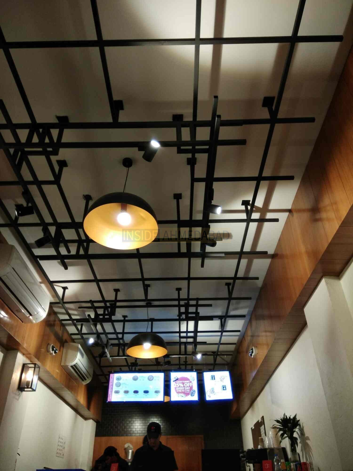 Fretta Pizza in Bodakdev