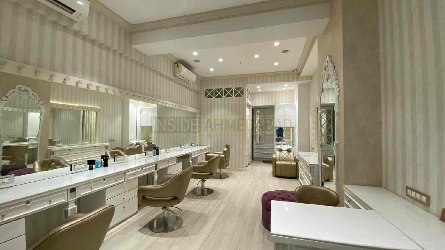 H D Unisex Salon in Bodakdev in Bodakdev