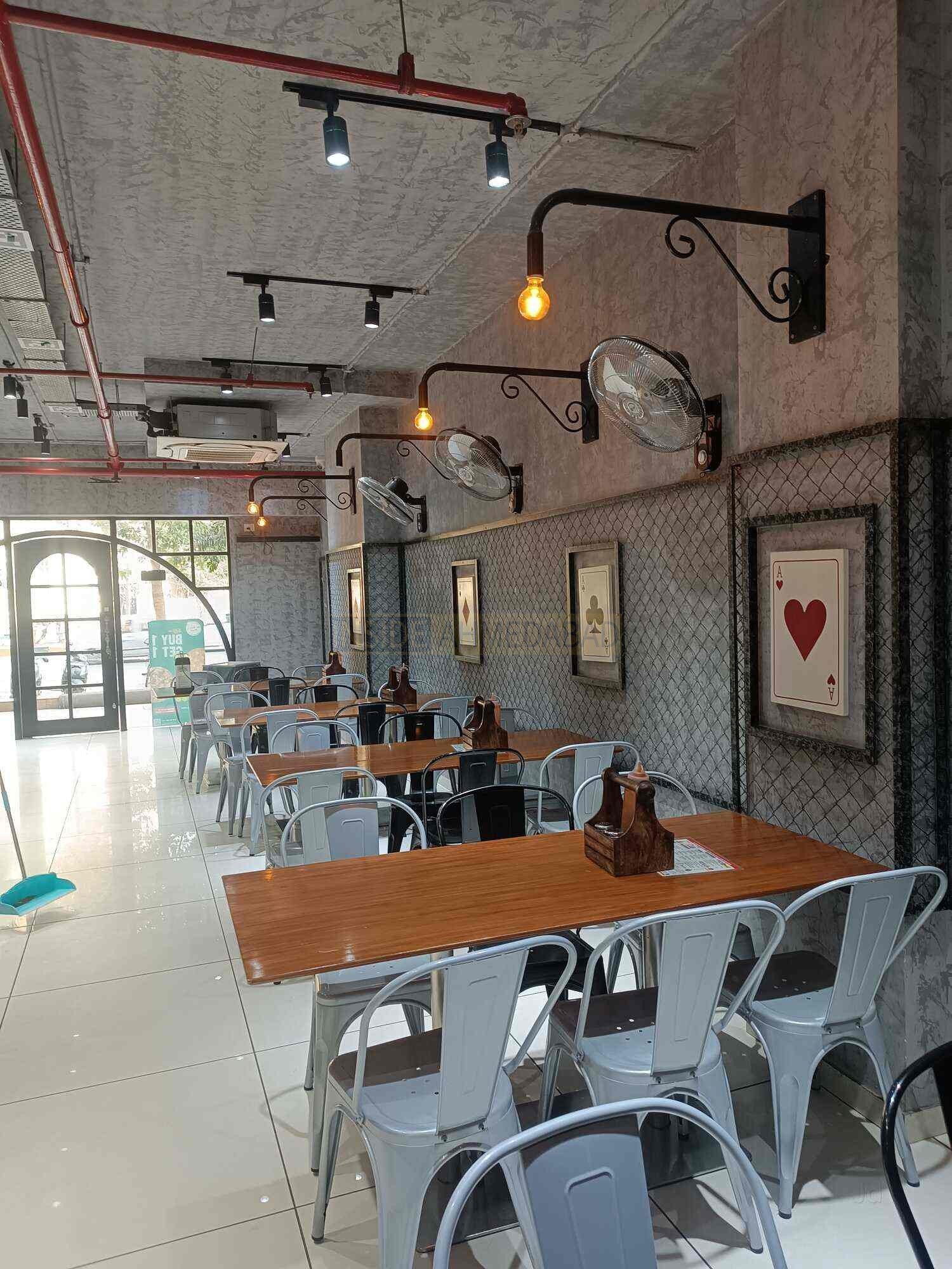 La Pinoz Pizza in Vastrapur