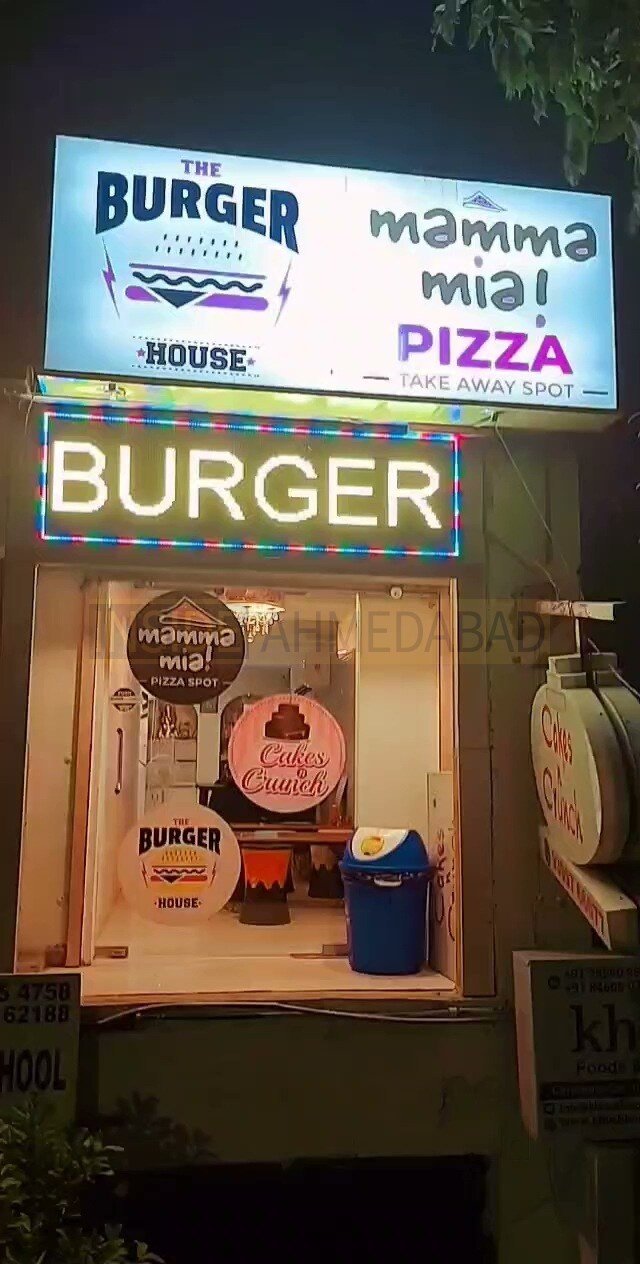 Mamma Mia Pizza Spot in Vastrapur