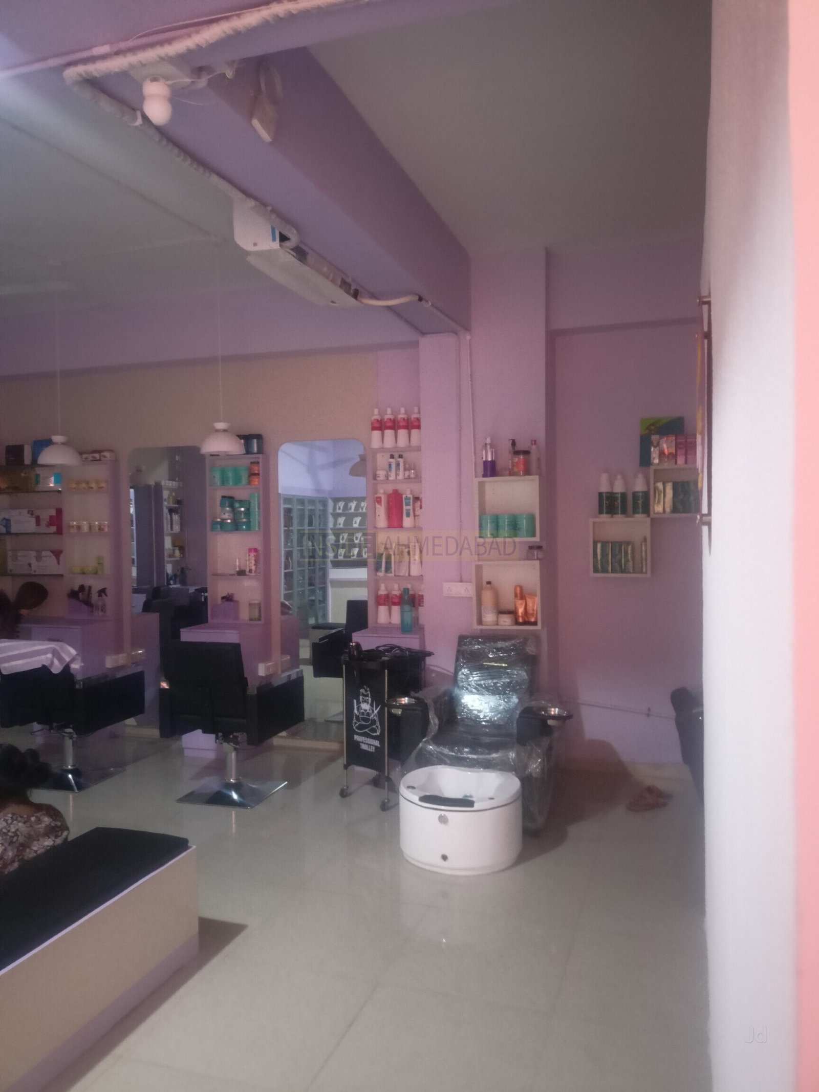 Meera Beauty Care in Gota in Gota