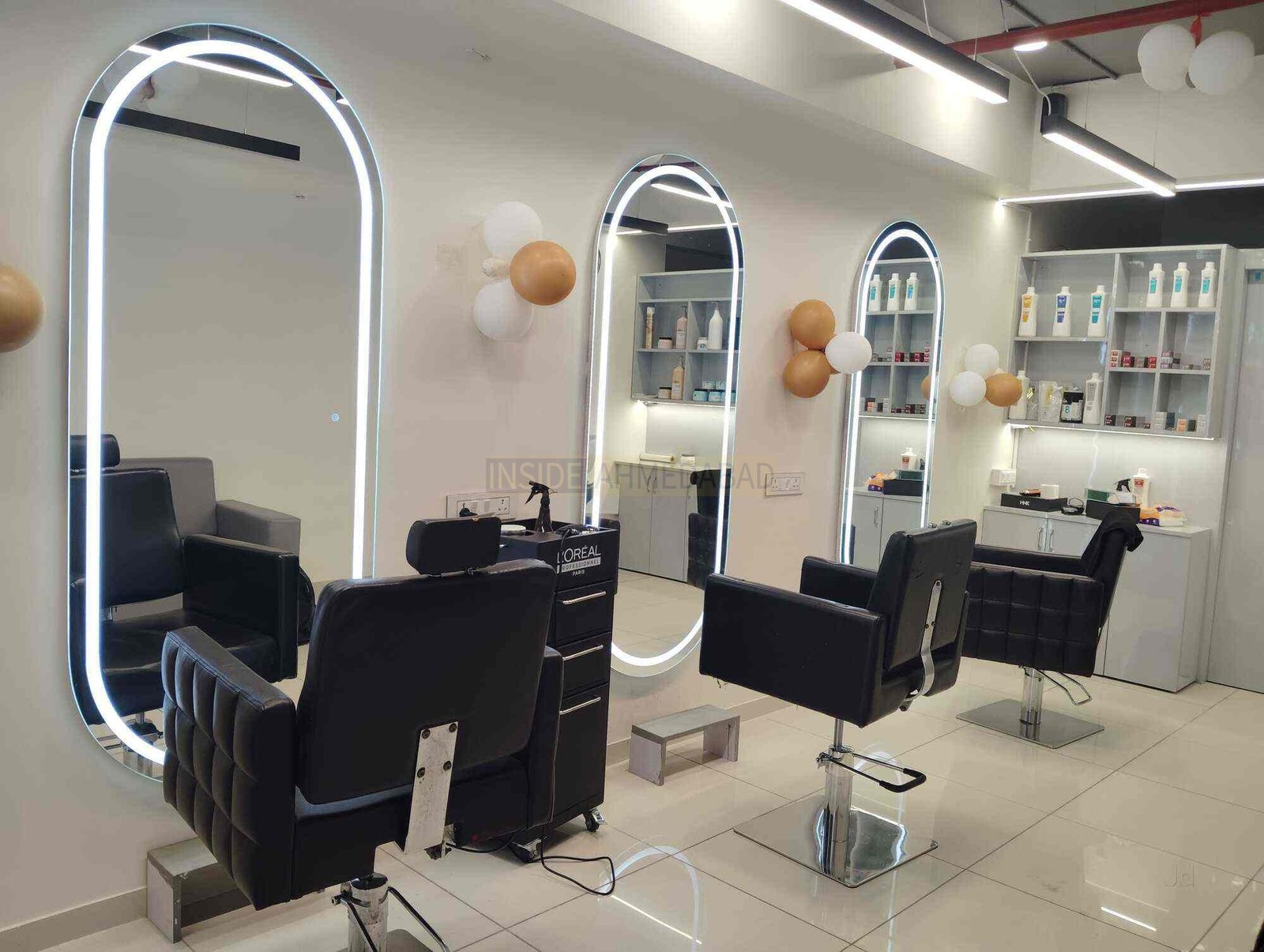 Meet Anand Salon in Satellite in Satellite