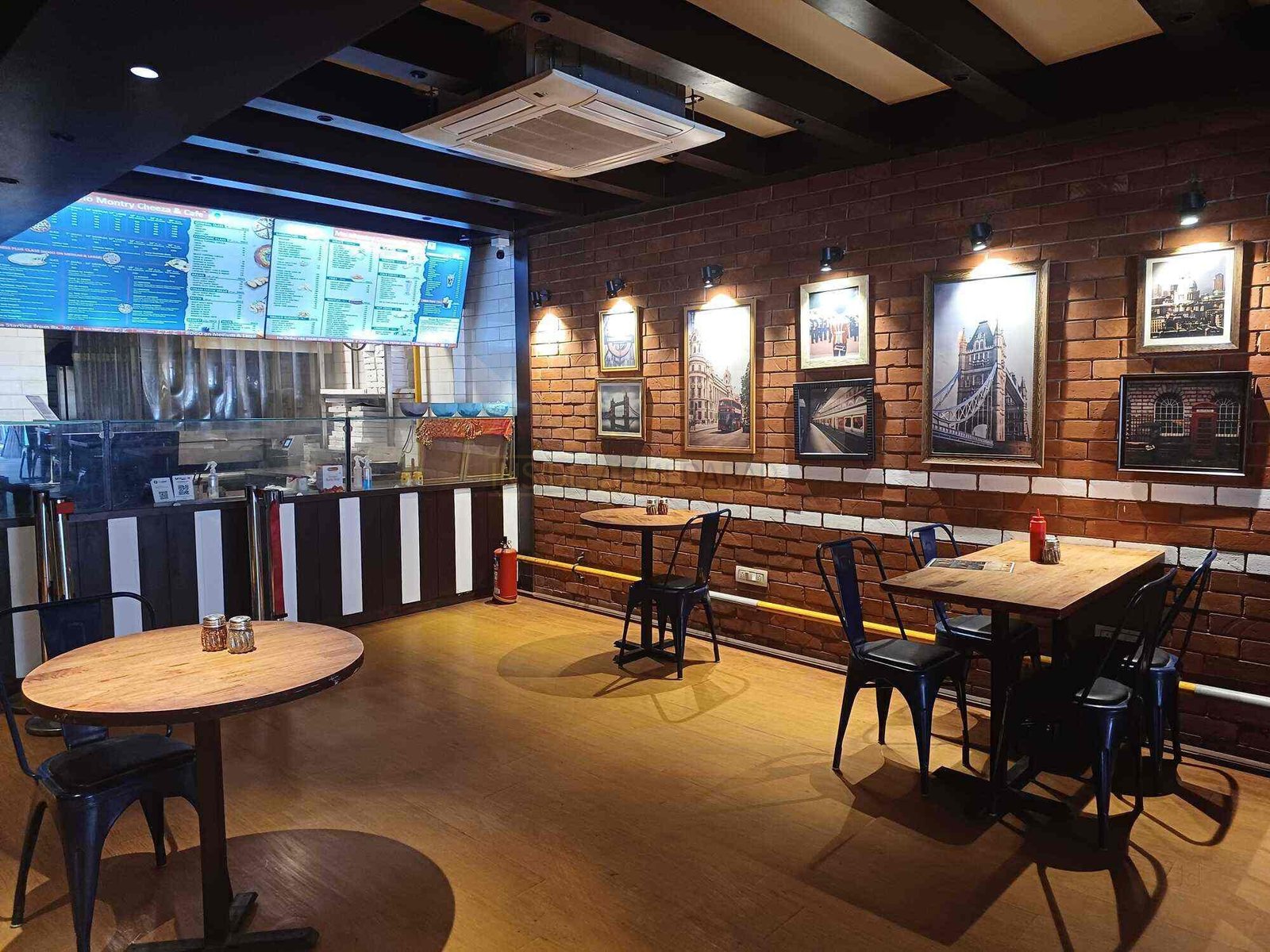 Mo Montry Cheeza & Cafe in Bopal