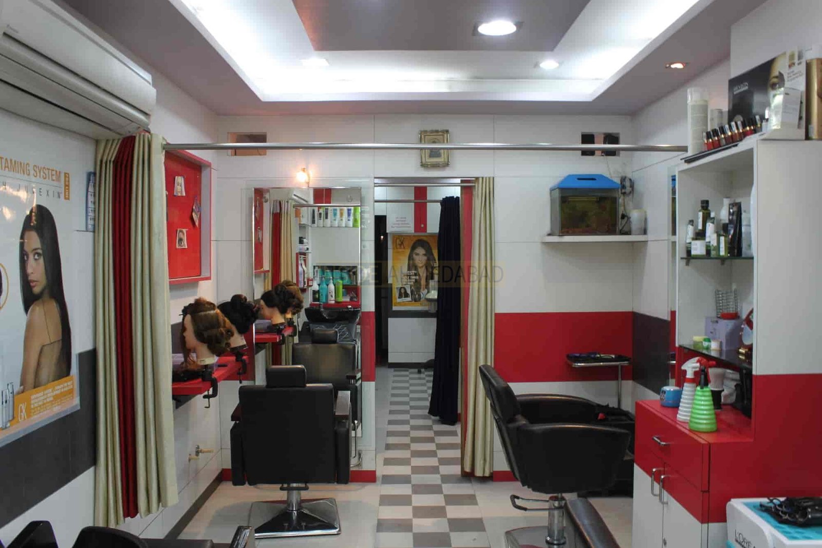 Onil Family Salon in Thaltej in Thaltej
