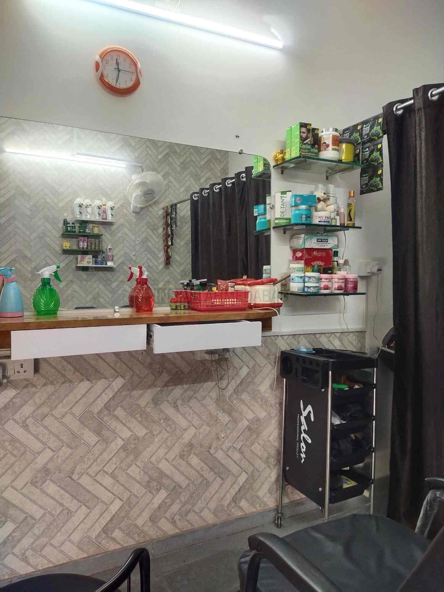 Piya Beauty Salon in Chandkheda in Chandkheda