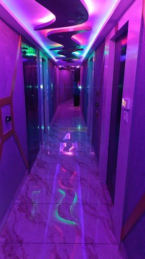 Royal Luxury Spa Memnagar in Gurukul