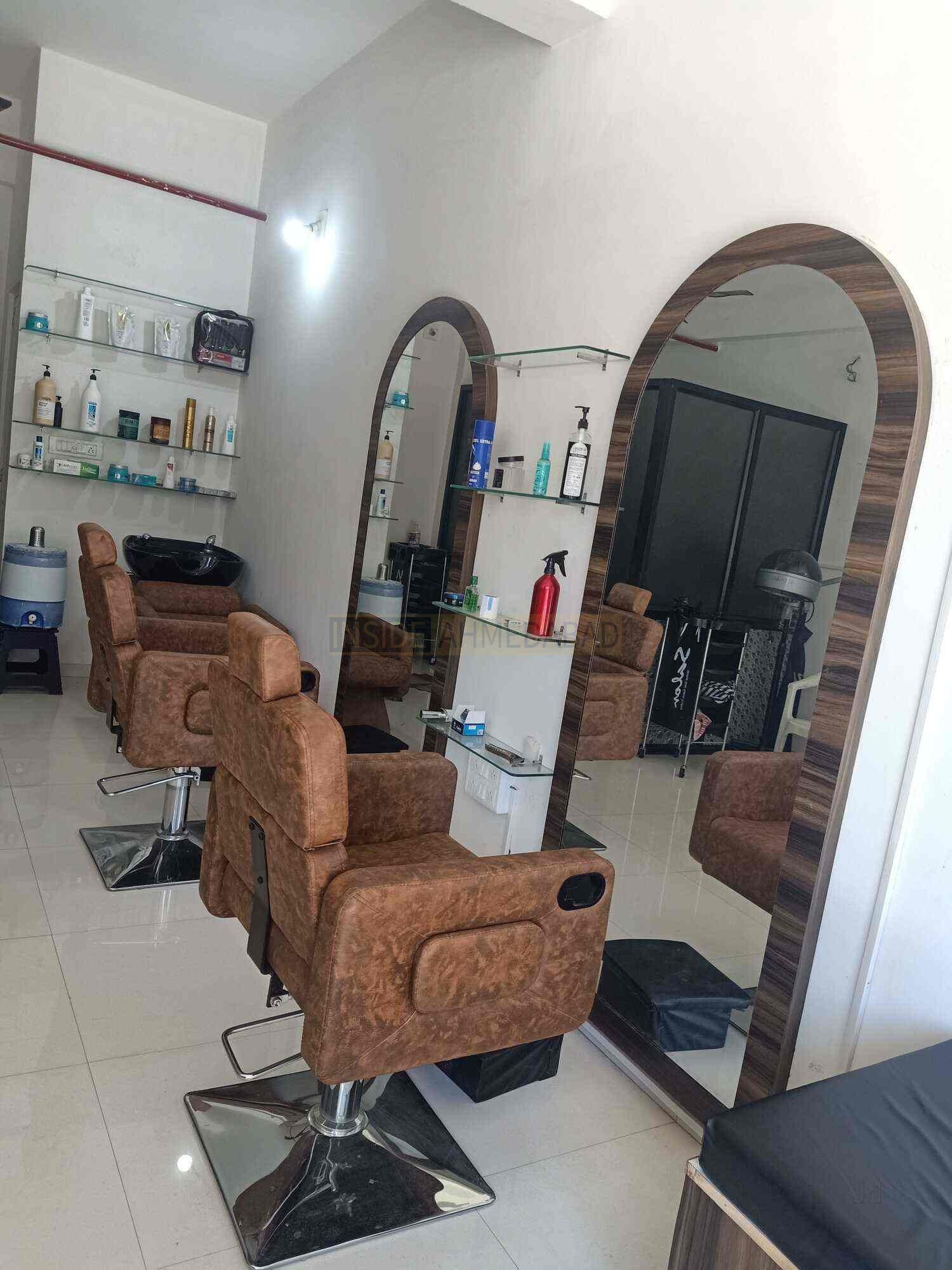 Scissor Point Unisex Salon in Chandkheda in Chandkheda