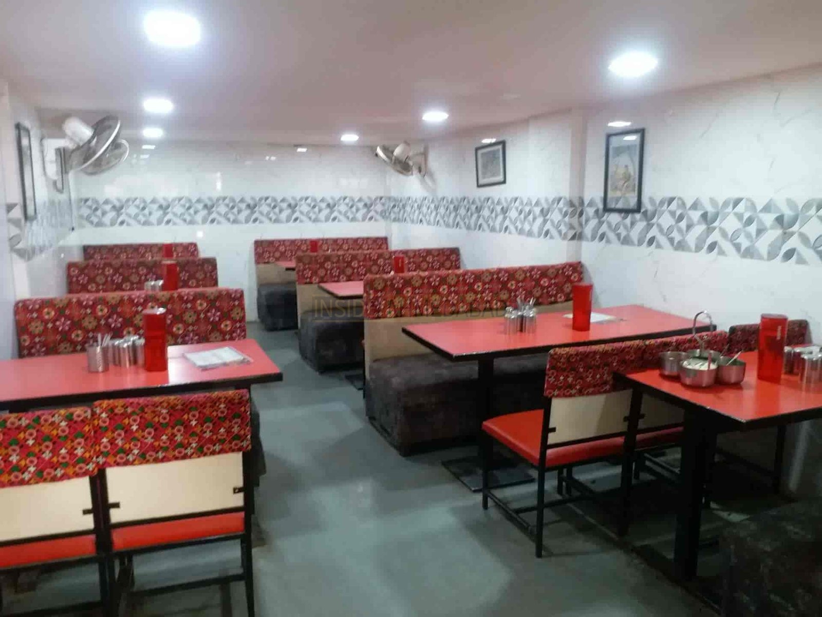 Shree Mohanthal Bhojnalay in Ellis Bridge