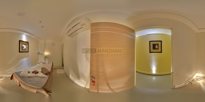 Suvarna Spa in Vastrapur