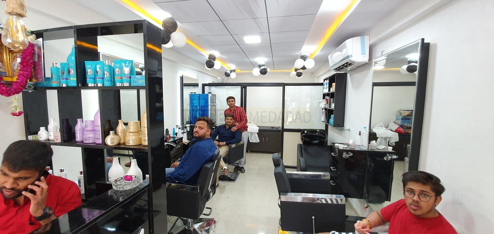 Zolly Unisex Salon in Chandkheda in Chandkheda